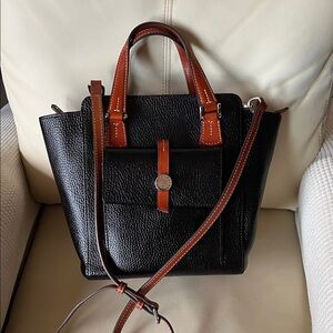 Dooney & Bourke Elegant Black and Brown Leather Tote Bag